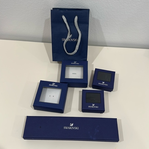 Swarovski boxes and bag bundle - Picture 3 of 9